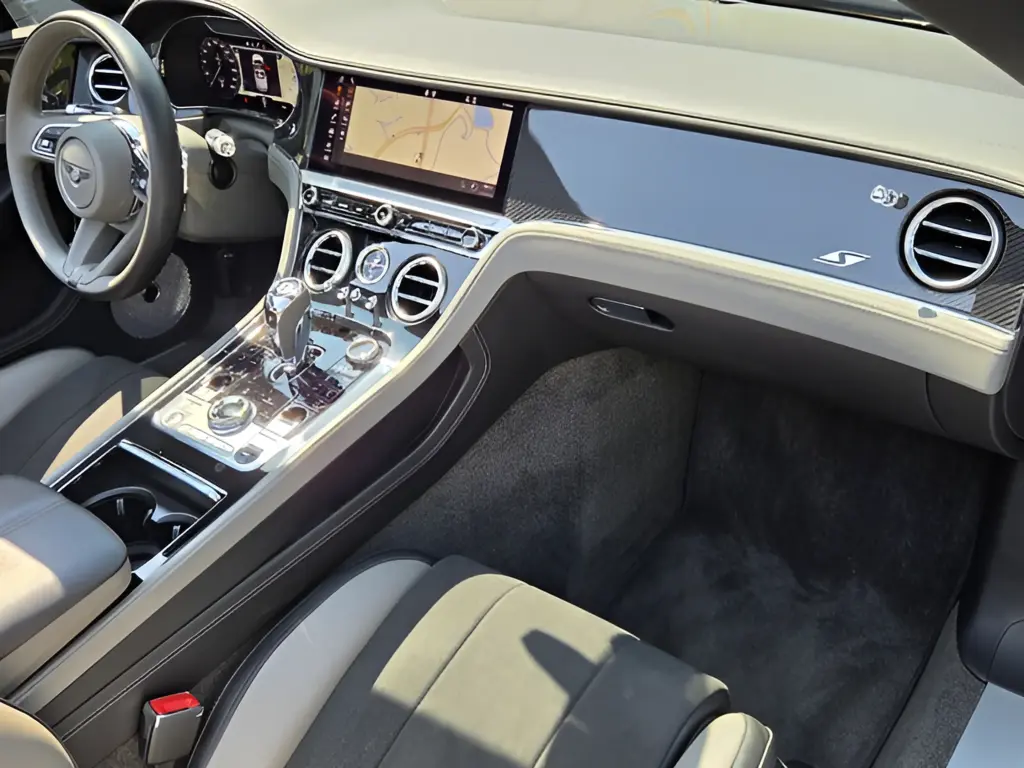 Image for 2023 Continental GTC S V8 at position 2