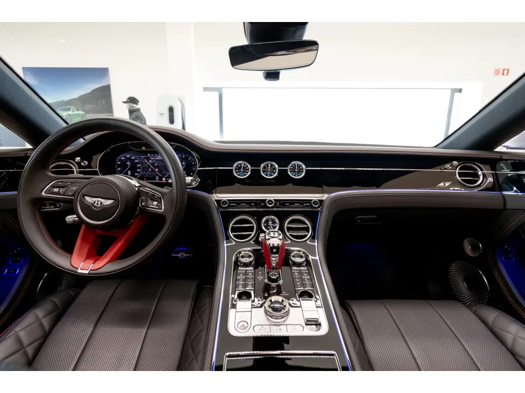 Image for 2023 Continental GTC S V8 at position 4