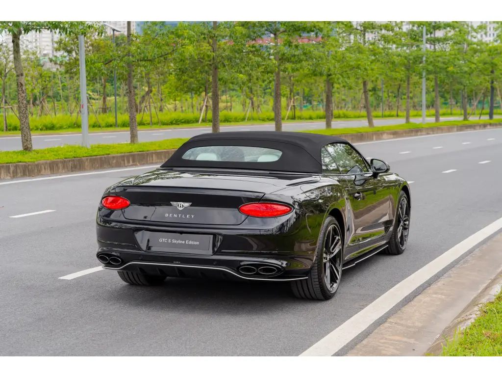 Image for 2024 Continental GTC S V8 at position 3