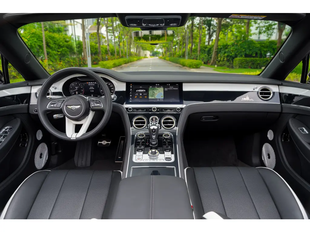 Image for 2024 Continental GTC S V8 at position 4