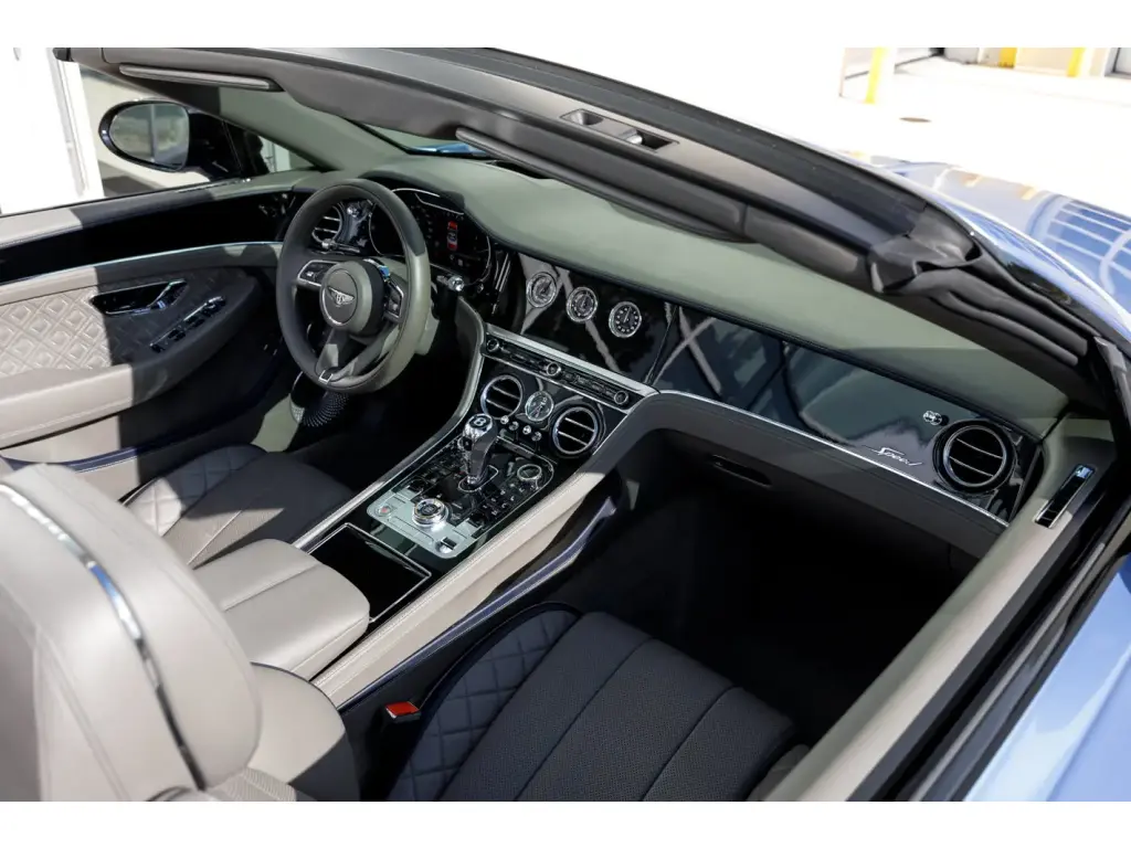 Image for 2022 Continental GTC Speed W12 at position 2