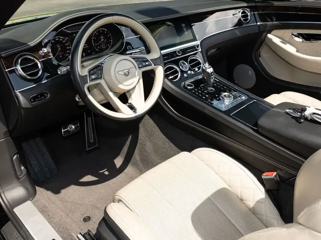 Image for 2020 Continental GTC V8 at position 2