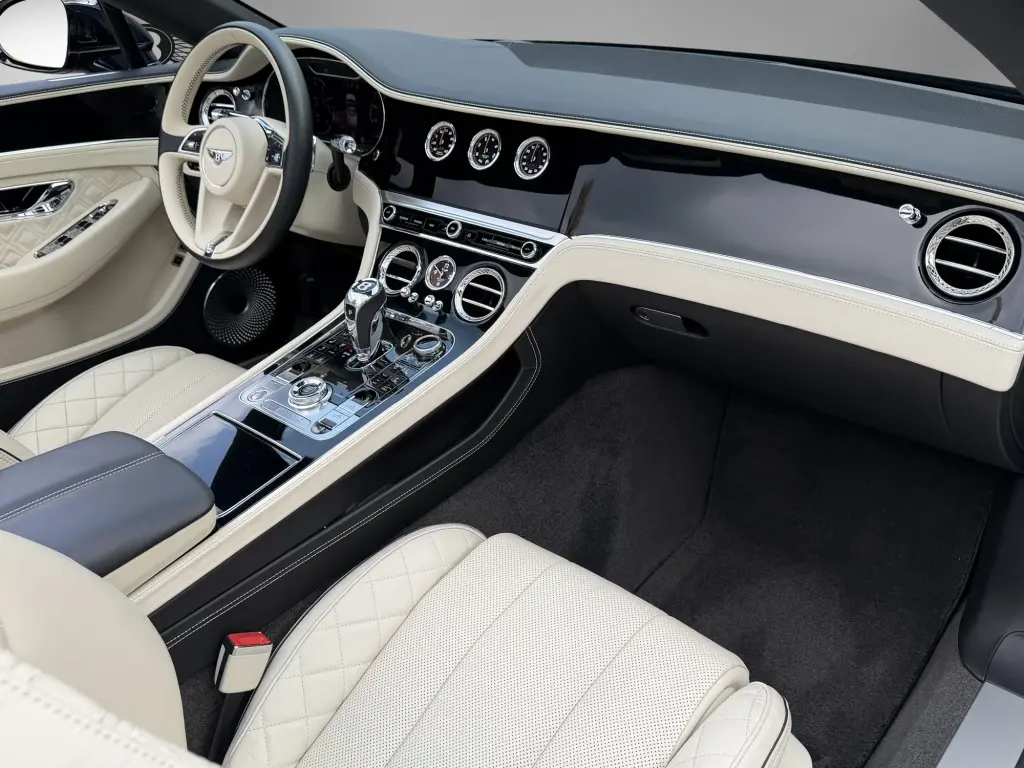 Image for 2020 Continental GTC V8 at position 2