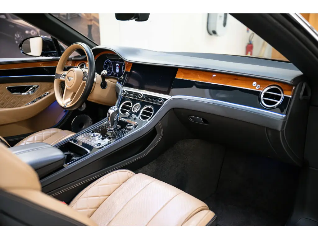 Image for 2020 Continental GTC V8 at position 4