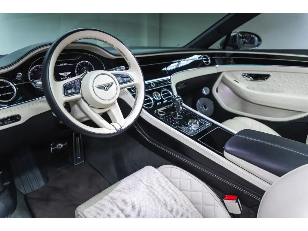 2021 Continental GTC V8 vehicle image