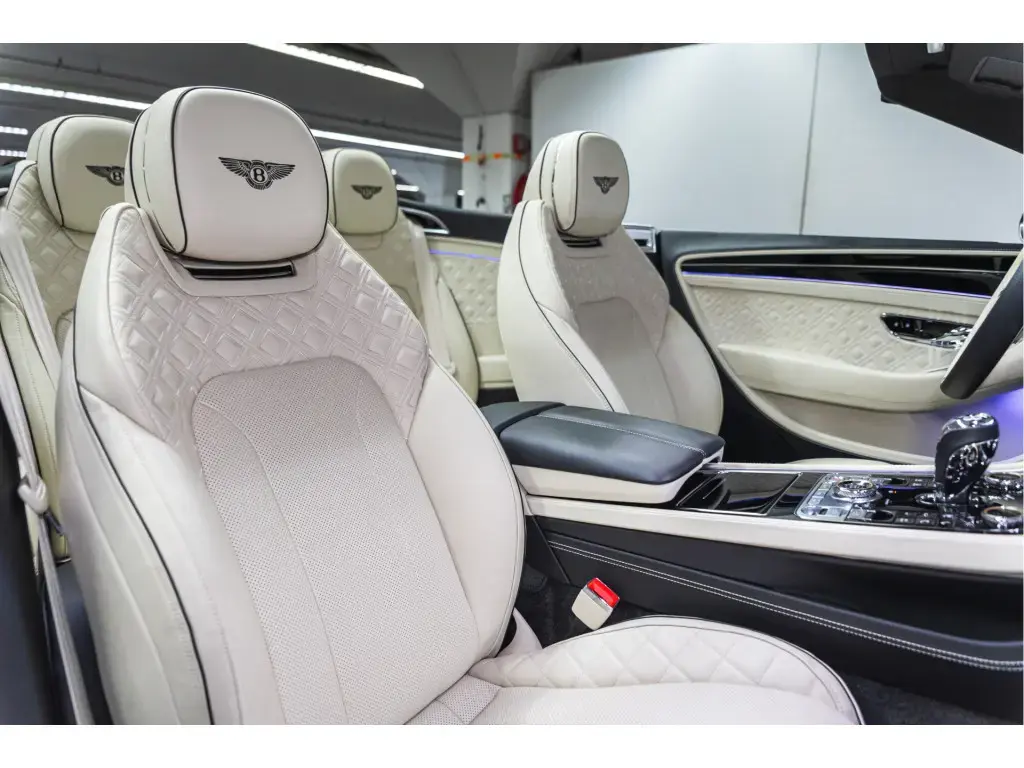 2021 Continental GTC V8 vehicle image