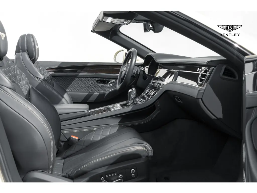 Image for 2021 Continental GTC V8 at position 2