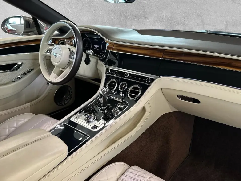 Image for 2021 Continental GTC V8 at position 2