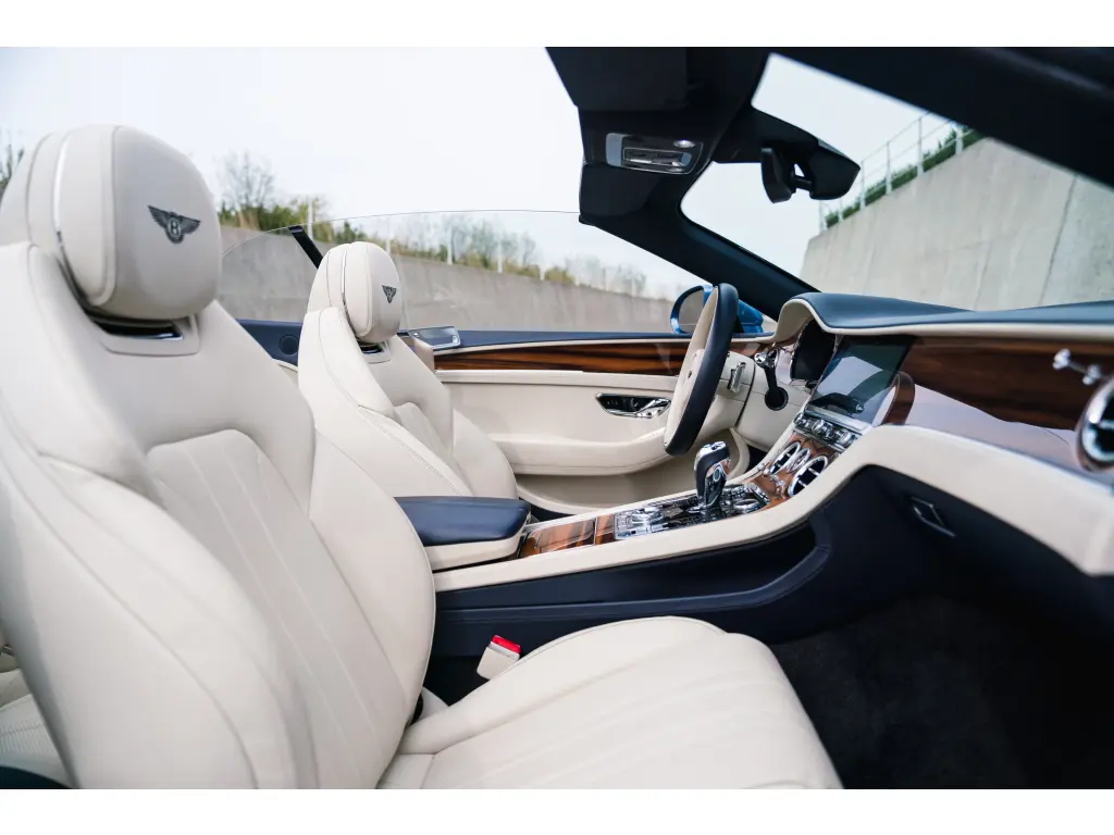Image for 2021 Continental GTC V8 at position 2