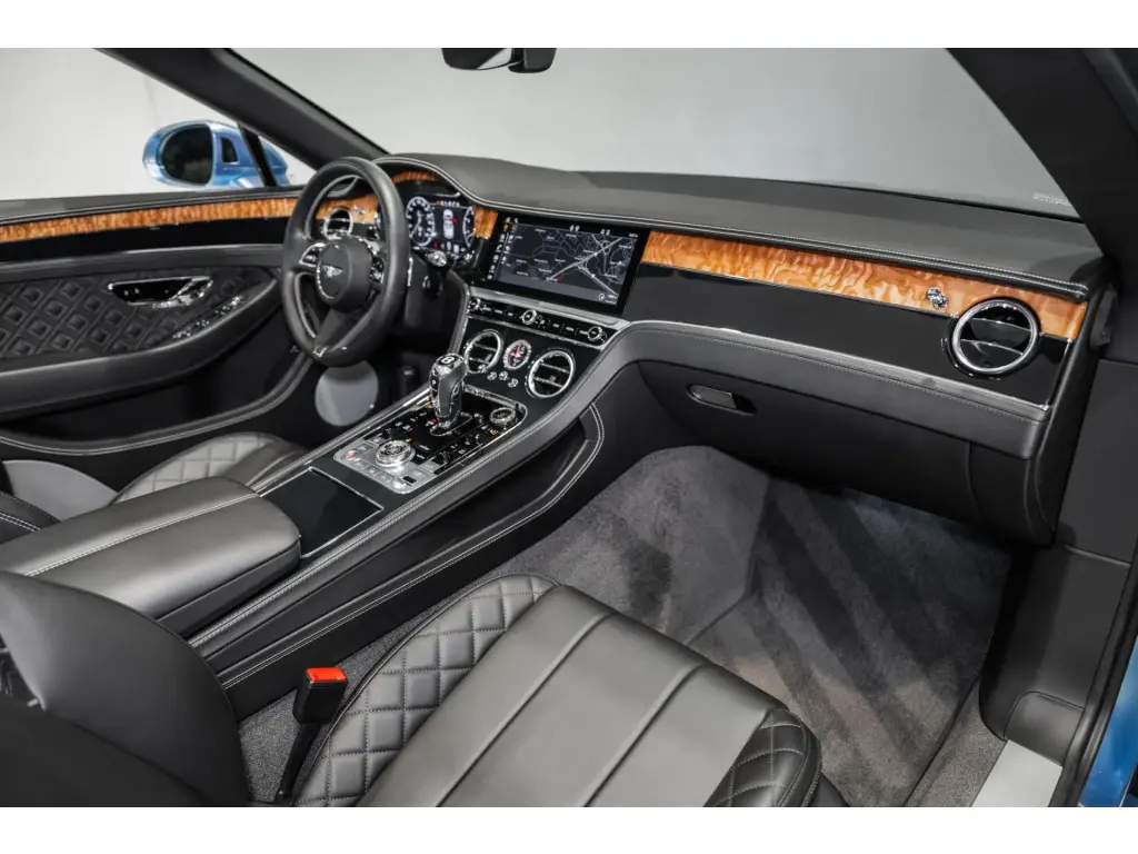 2022 Continental GTC V8 vehicle image