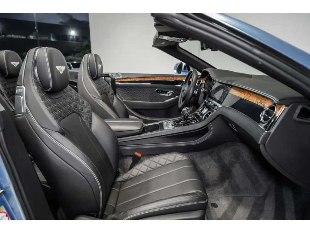 2022 Continental GTC V8 vehicle image