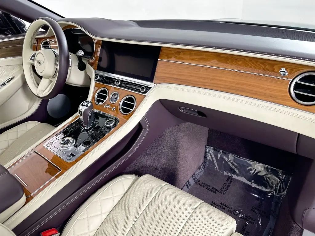 Image for 2022 Continental GTC V8 at position 2