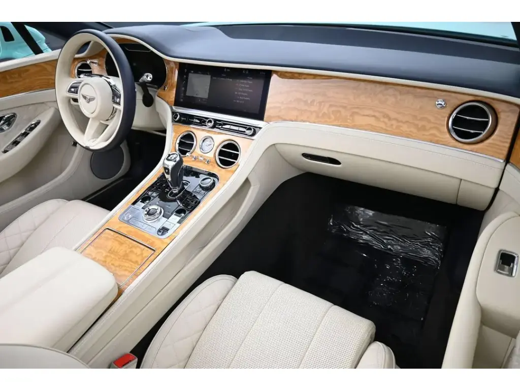 Image for 2022 Continental GTC V8 at position 2