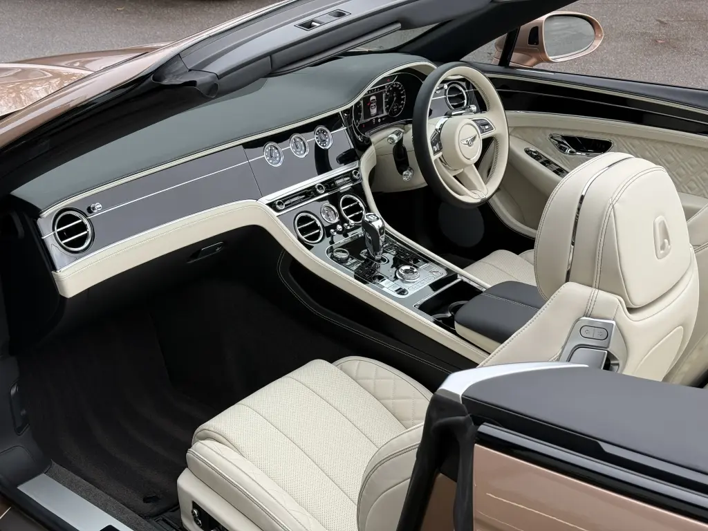 Image for 2022 Continental GTC V8 at position 2