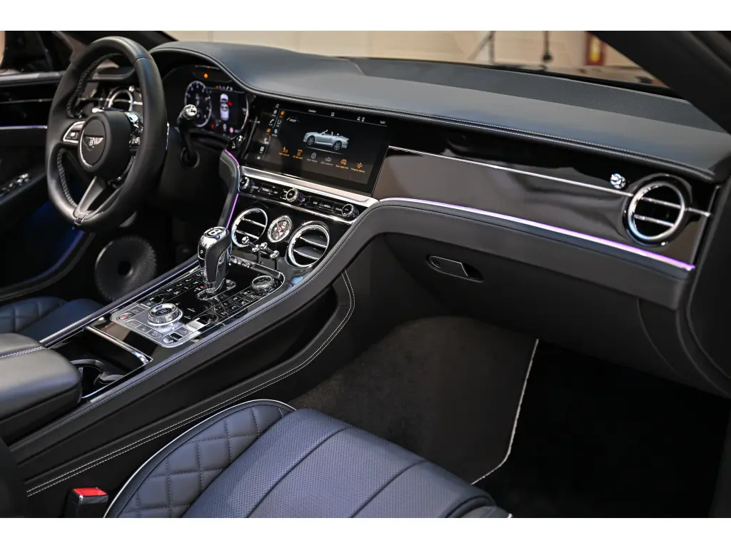 Image for 2019 Continental GTC W12 at position 4