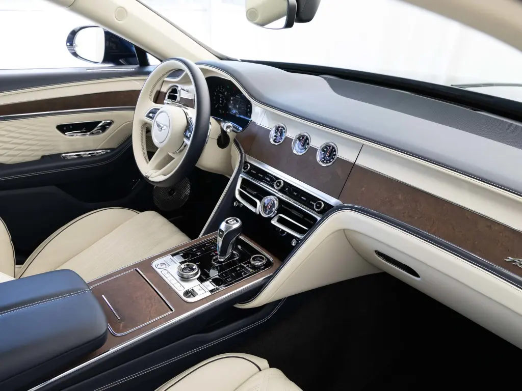 2026 Flying Spur Azure V8 Hybrid vehicle image