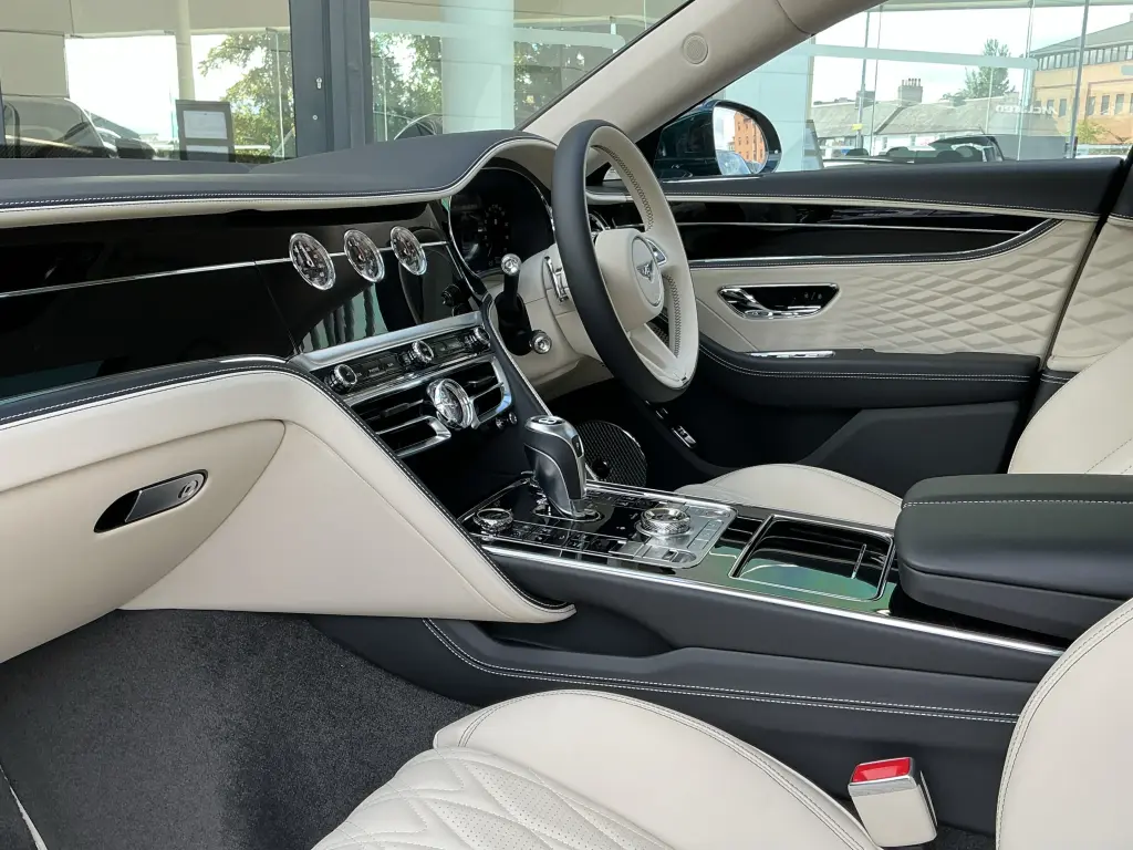 Image for 2026 Flying Spur Azure V8 Hybrid at position 2