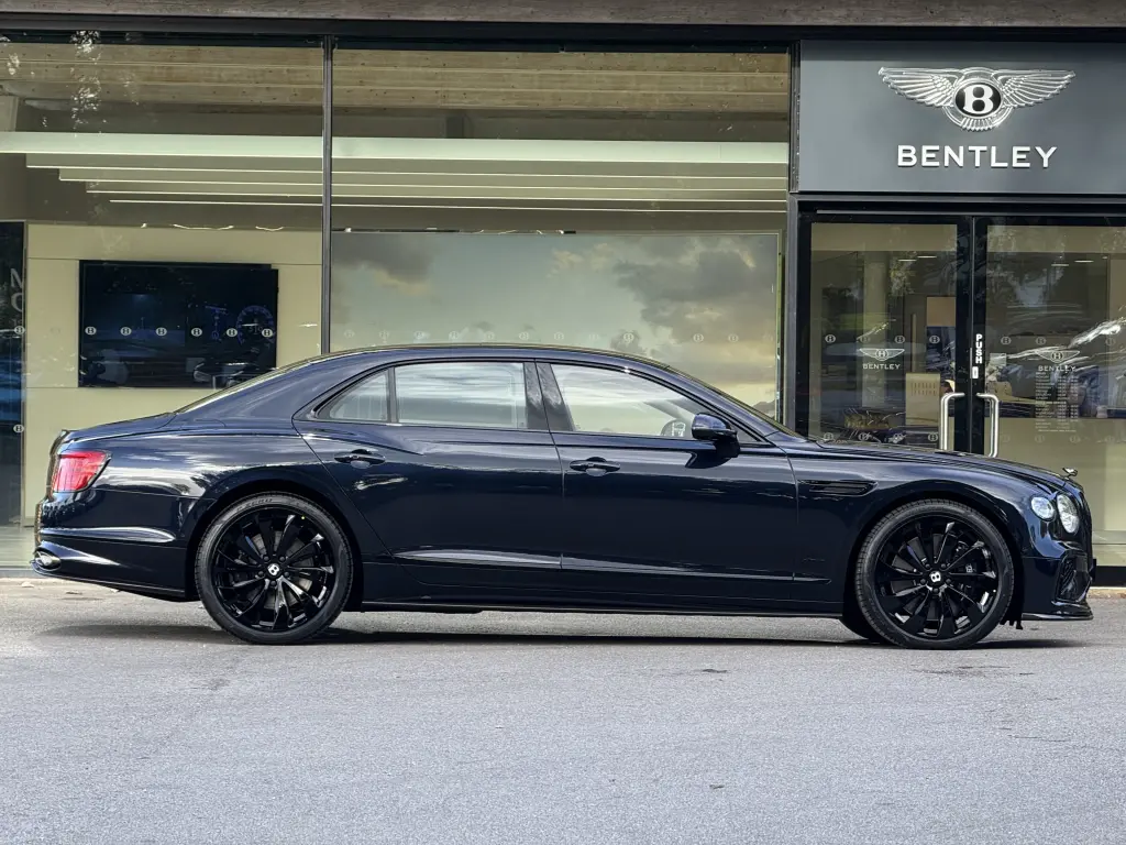 Image for 2026 Flying Spur Azure V8 Hybrid at position 5