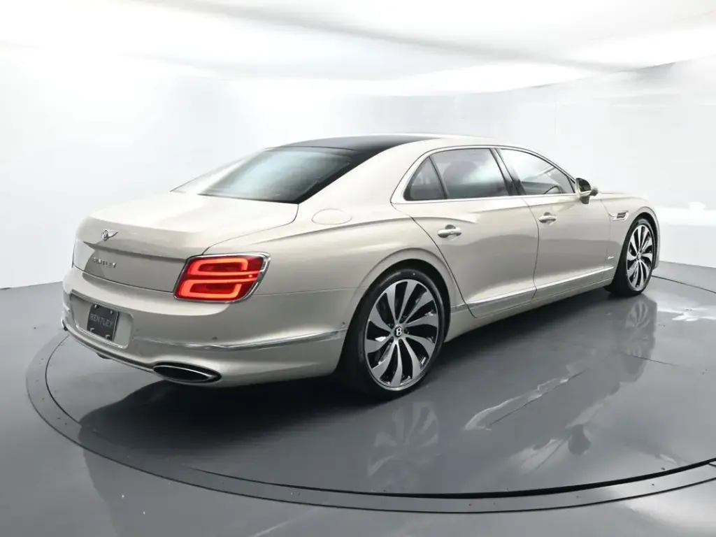 Image for 2026 Flying Spur Azure V8 Hybrid at position 3