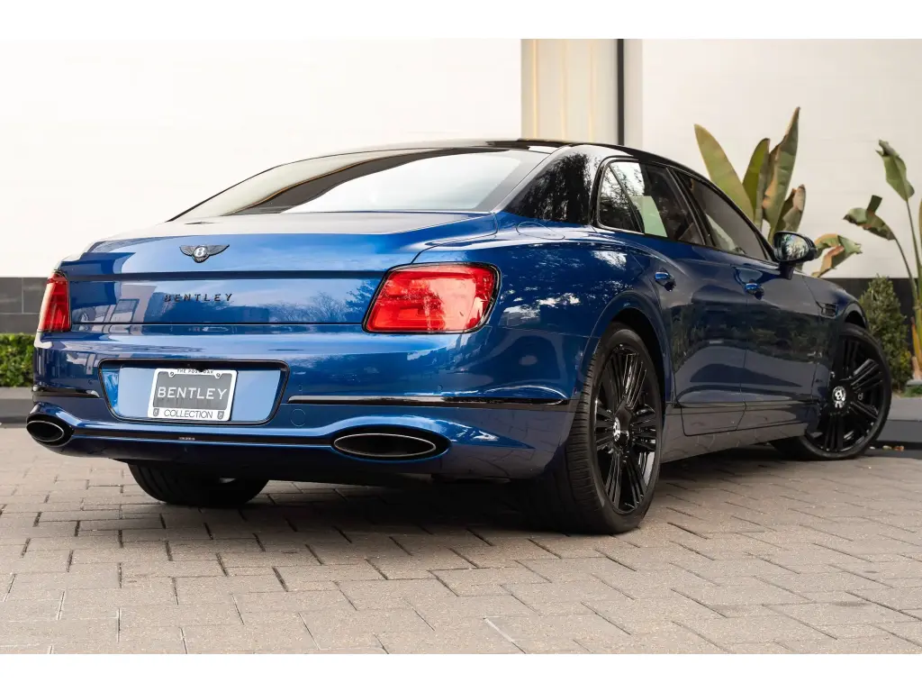 Image for 2026 Flying Spur Azure V8 Hybrid at position 3