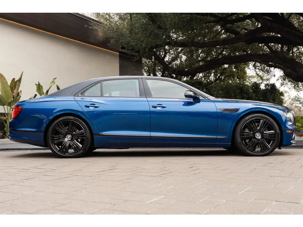 Image for 2026 Flying Spur Azure V8 Hybrid at position 5