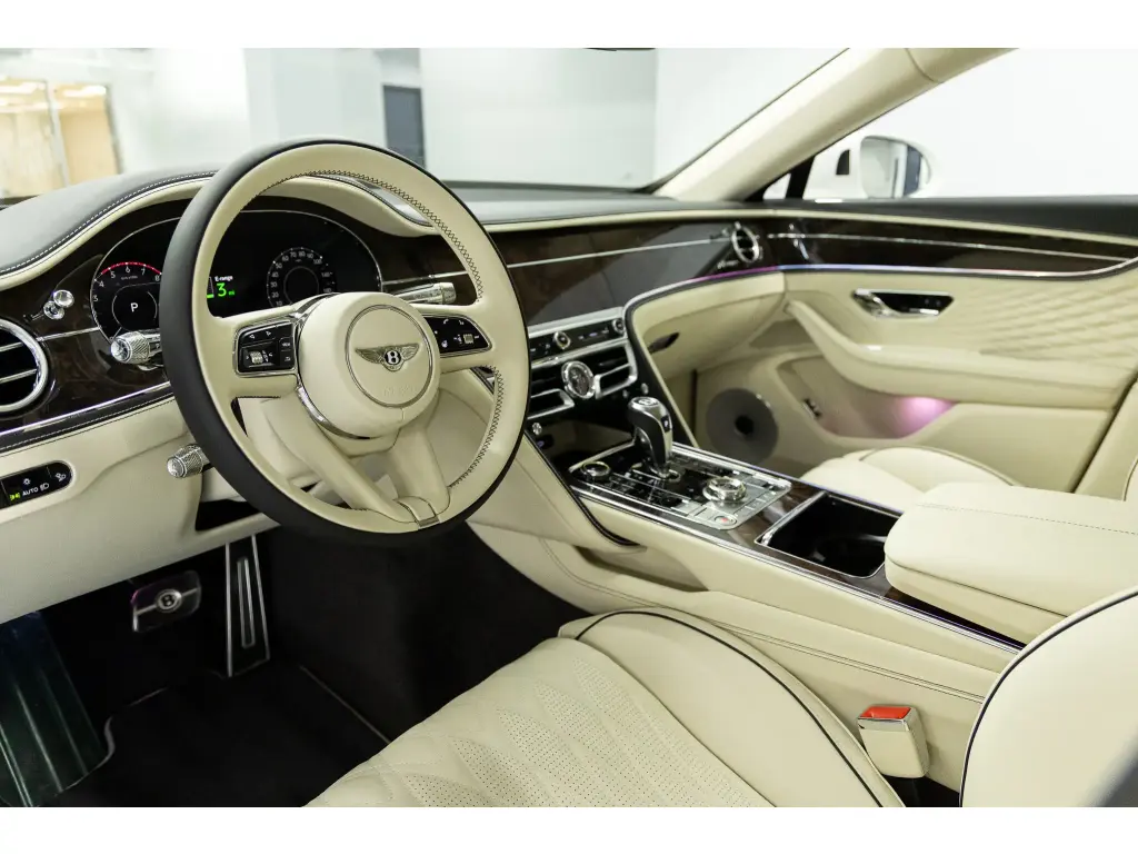 Image for 2026 Flying Spur Azure V8 Hybrid at position 4