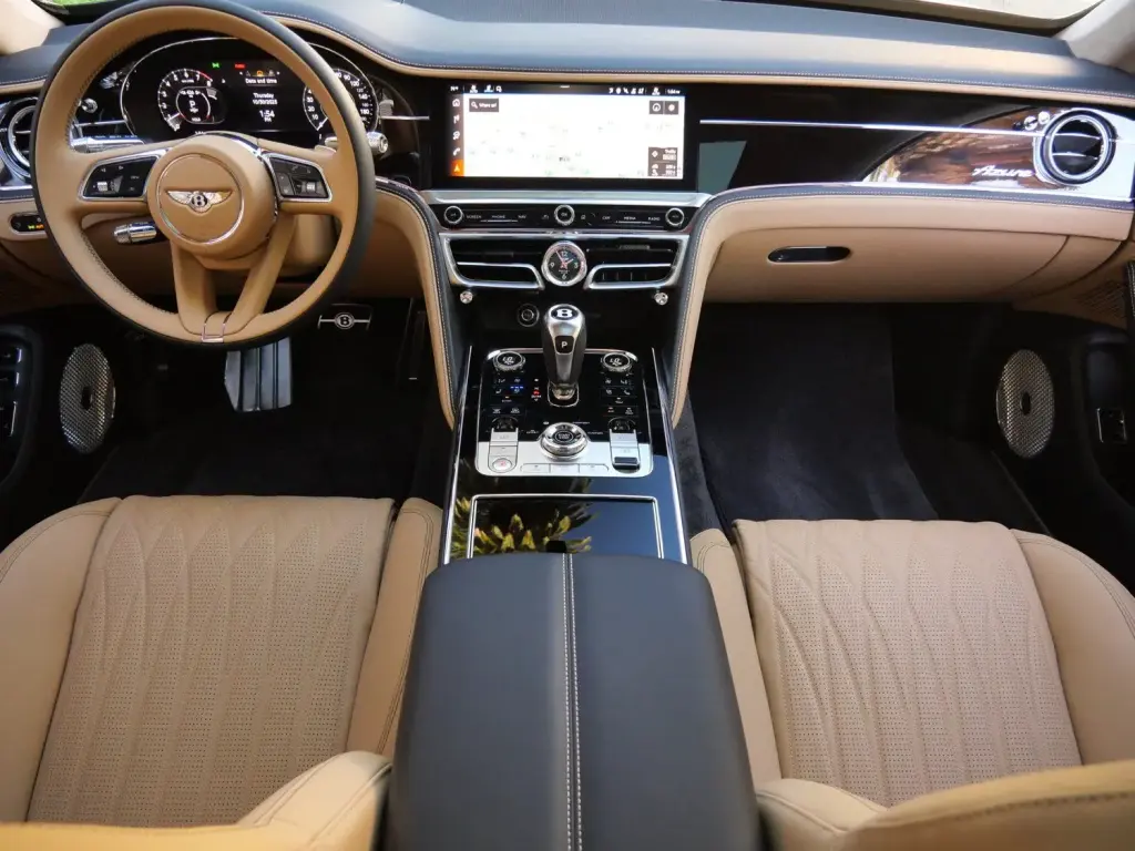 Image for 2026 Flying Spur Azure V8 Hybrid at position 4