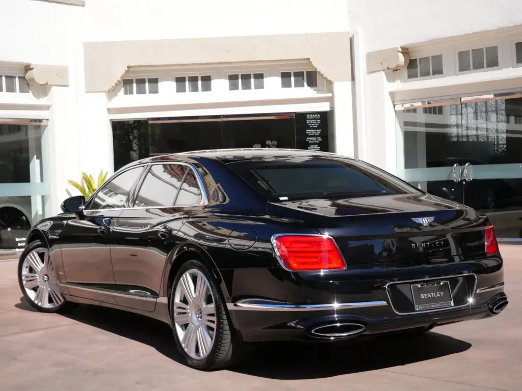 Image for 2026 Flying Spur Azure V8 Hybrid at position 3