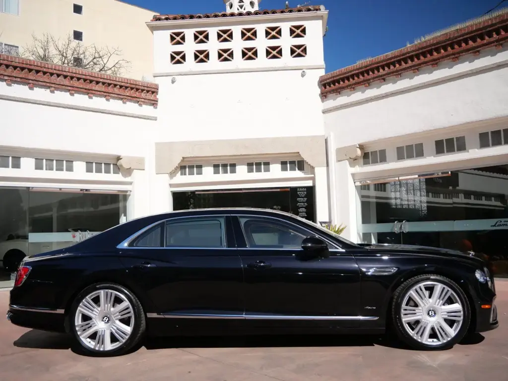 Image for 2026 Flying Spur Azure V8 Hybrid at position 5