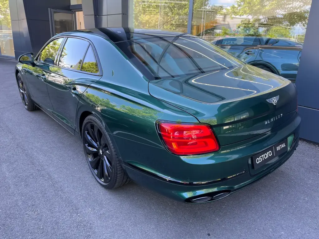 Image for 2024 Flying Spur Azure V8 at position 3