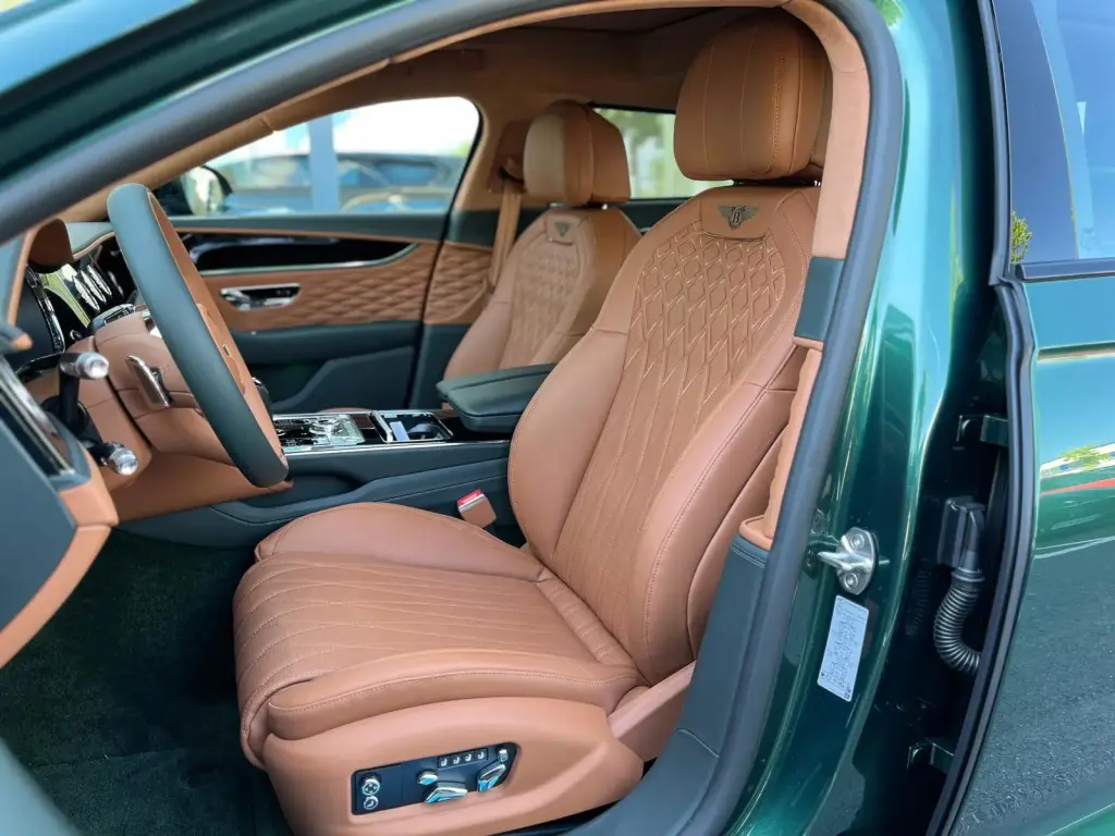 Image for 2024 Flying Spur Azure V8 at position 2