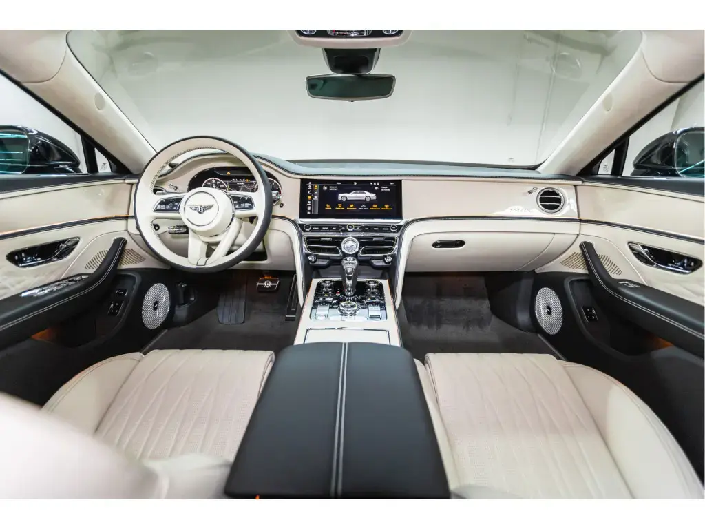 2024 Flying Spur Azure V8 vehicle image