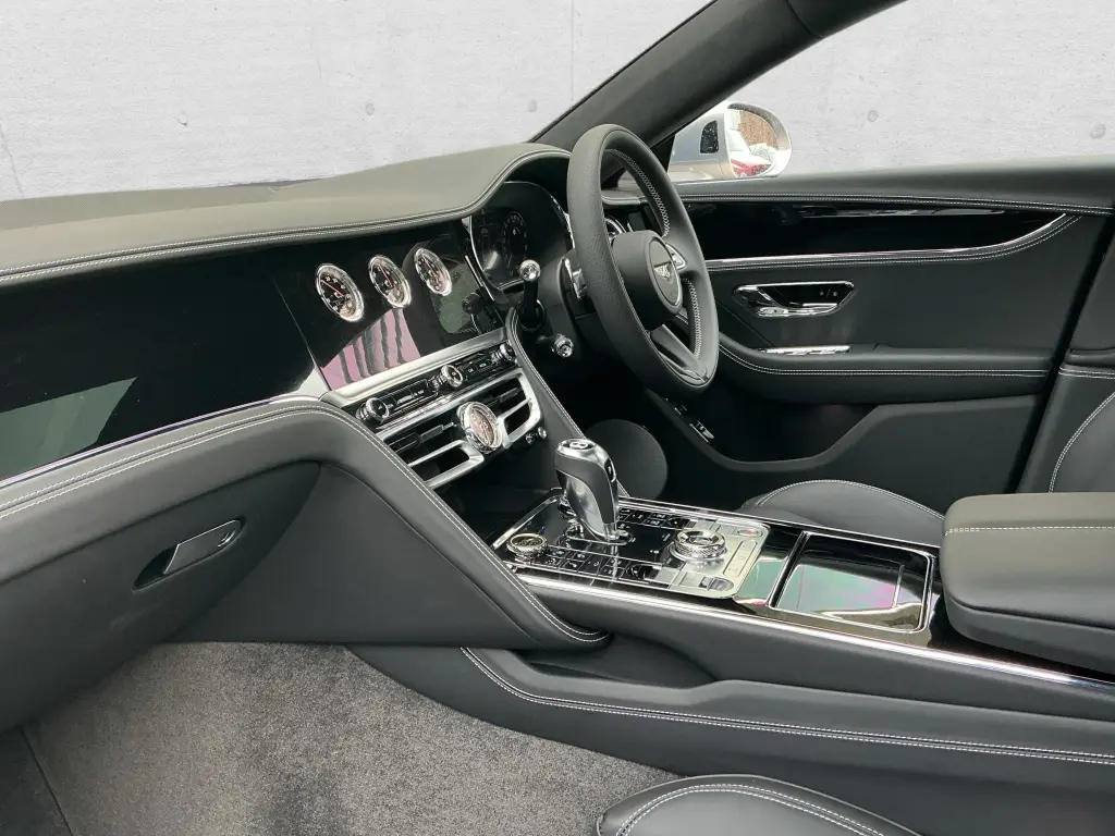 Image for 2025 Flying Spur Black Edition V8 Hybrid at position 2