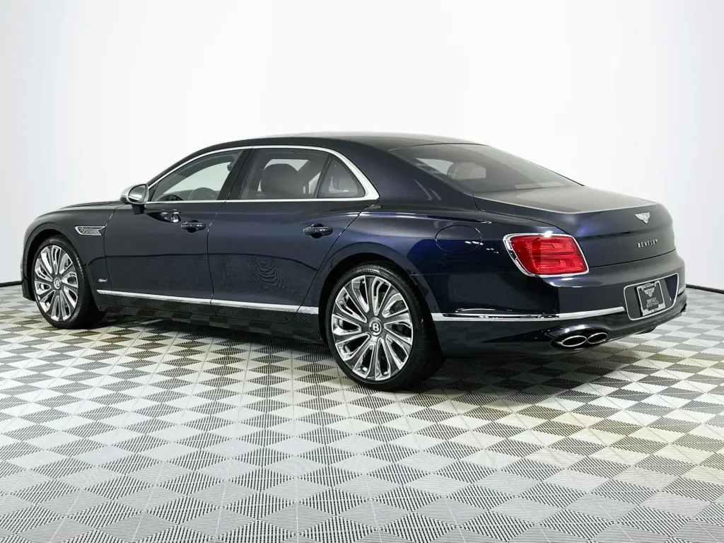 Image for 2022 Flying Spur Mulliner V6 Hybrid at position 3