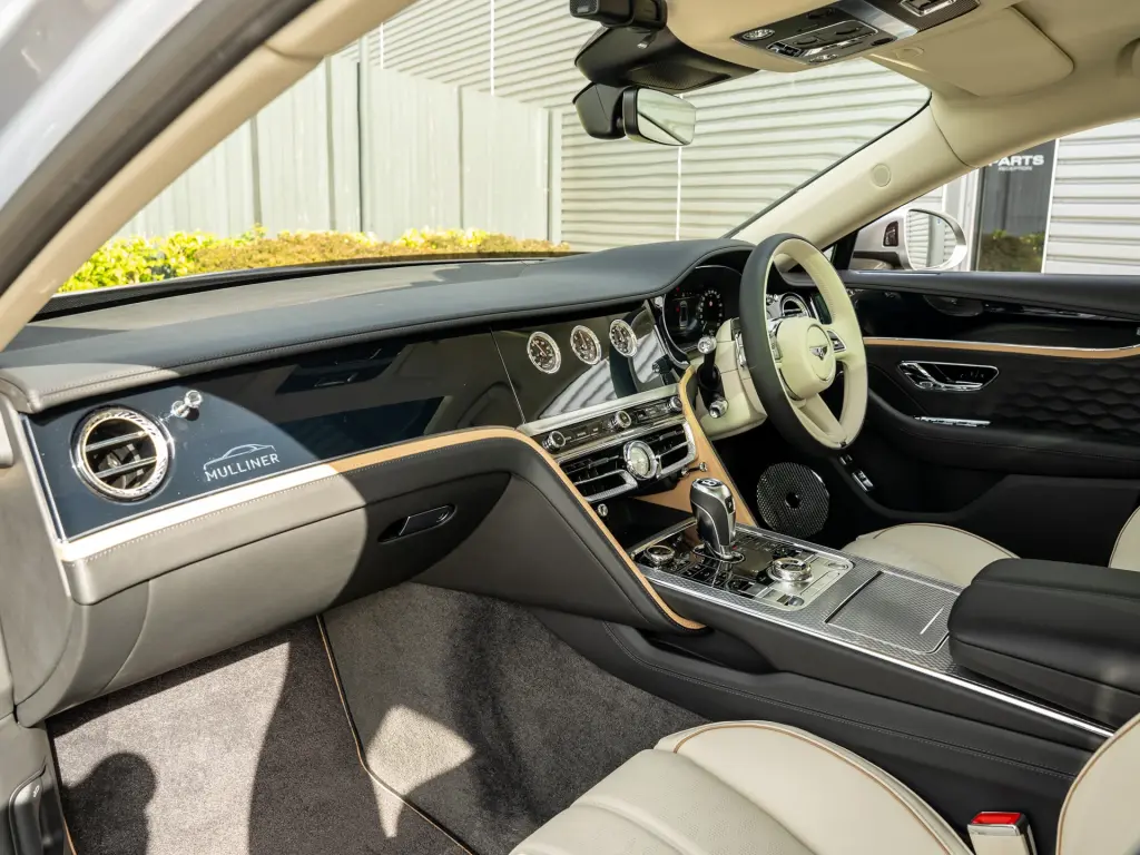 Image for 2026 Flying Spur Mulliner V8 Hybrid at position 2