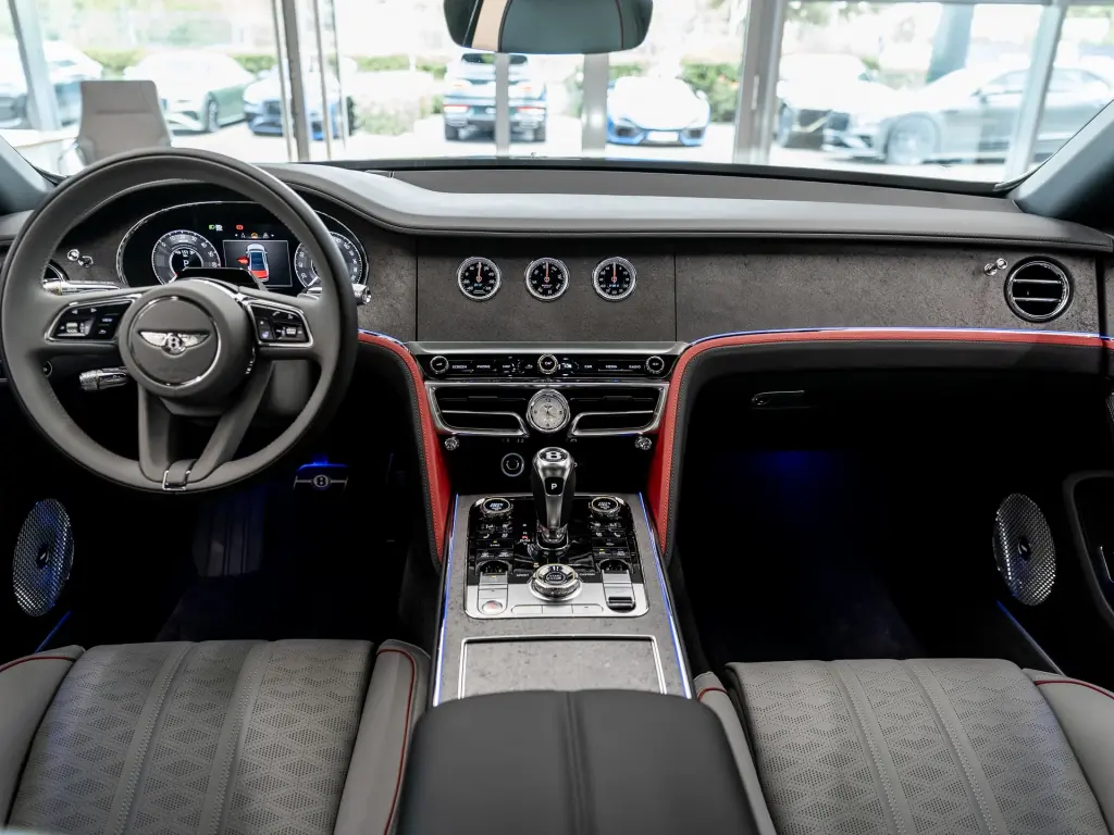Image for 2026 Flying Spur Mulliner V8 Hybrid at position 4