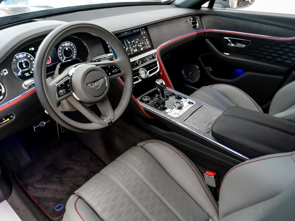 Image for 2026 Flying Spur Mulliner V8 Hybrid at position 2