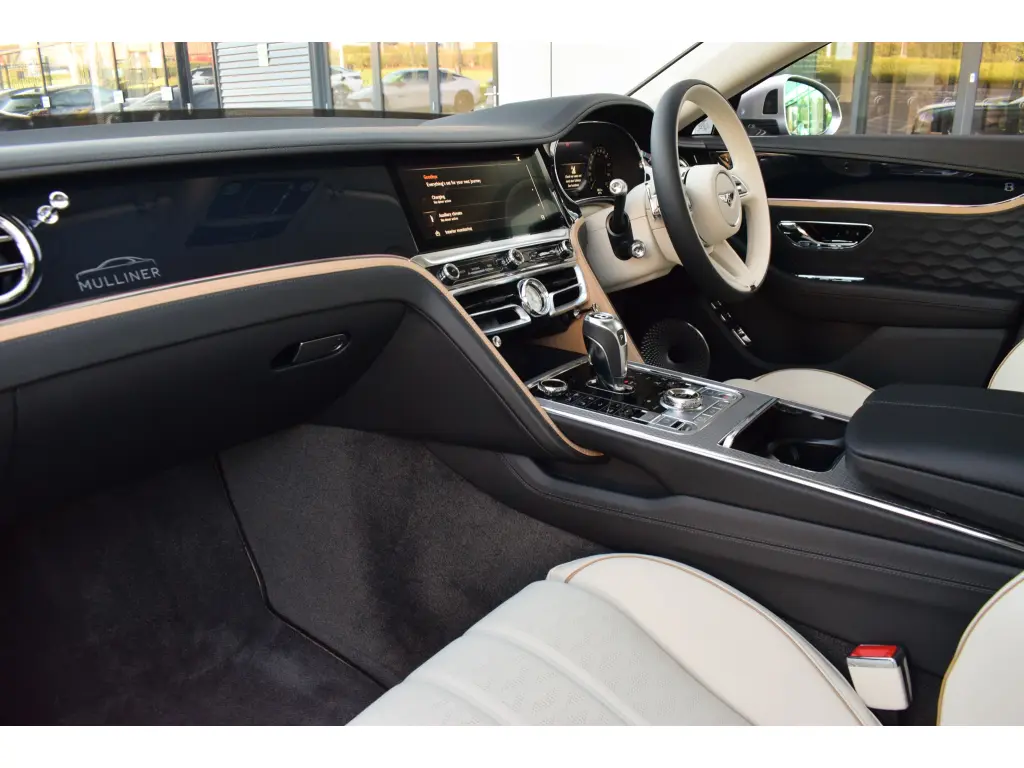 Image for 2026 Flying Spur Mulliner V8 Hybrid at position 2