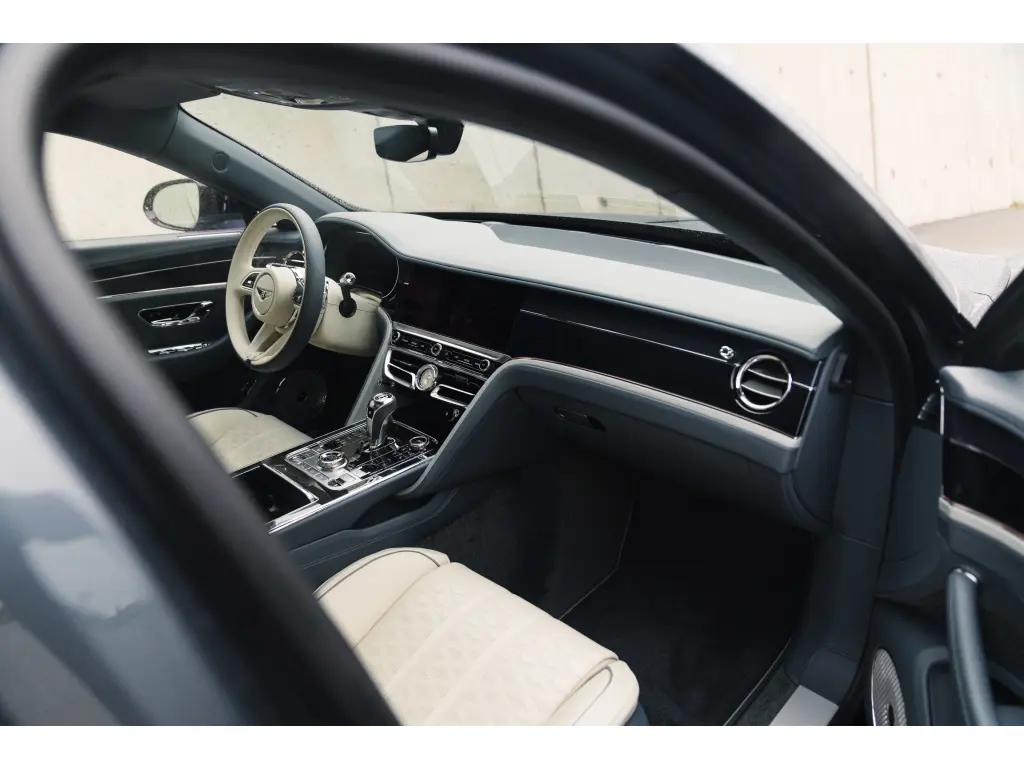 Image for 2026 Flying Spur Mulliner V8 Hybrid at position 2