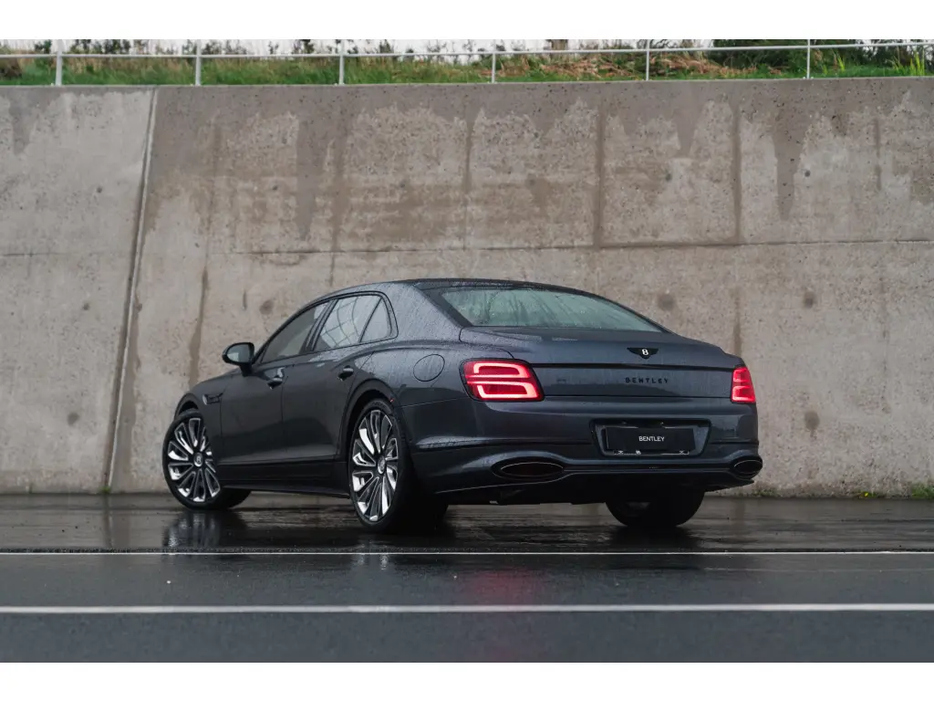 Image for 2026 Flying Spur Mulliner V8 Hybrid at position 3