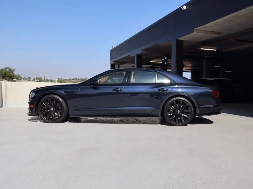 Gebraucht 2024 Bentley Flying Spur Speed W12 Dark Sapphire | Bentley ...