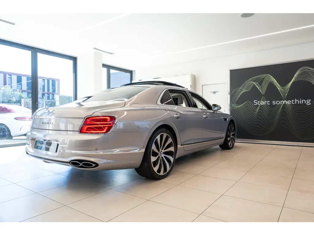 Image for 2022 Flying Spur V6 Hybrid at position 3