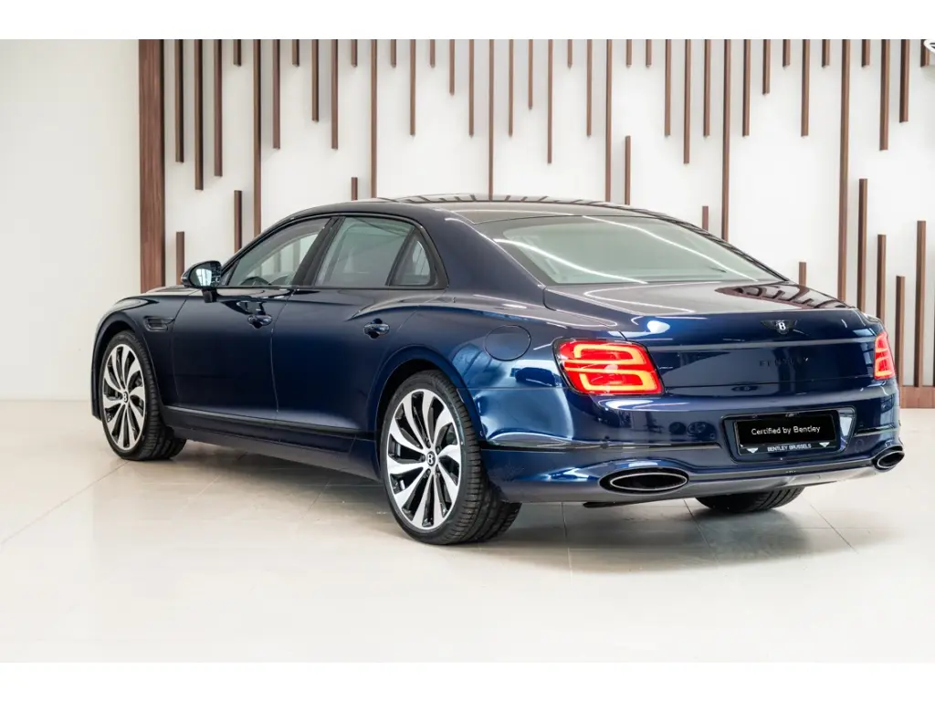 Image for 2026 Flying Spur V8 Hybrid at position 3