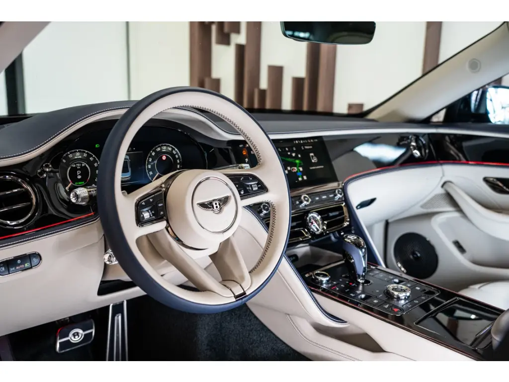 Image for 2026 Flying Spur V8 Hybrid at position 2