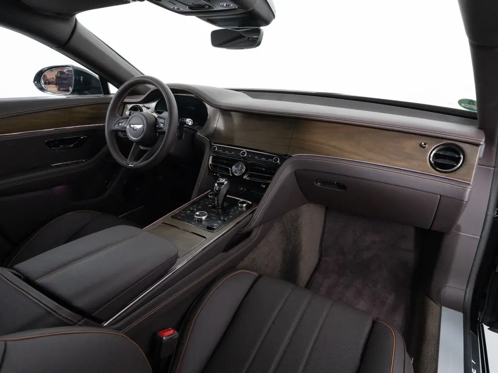 Image for 2026 Flying Spur V8 Hybrid at position 2