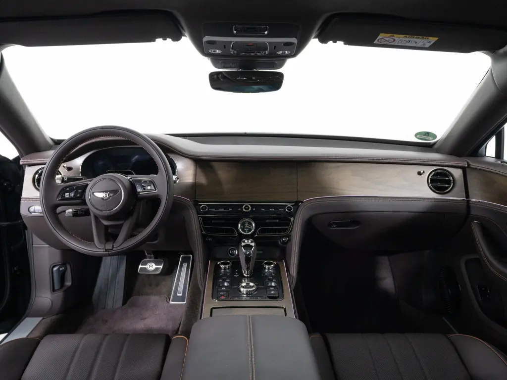 Image for 2026 Flying Spur V8 Hybrid at position 4