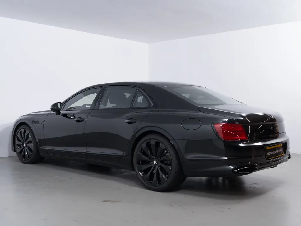 Image for 2026 Flying Spur V8 Hybrid at position 3