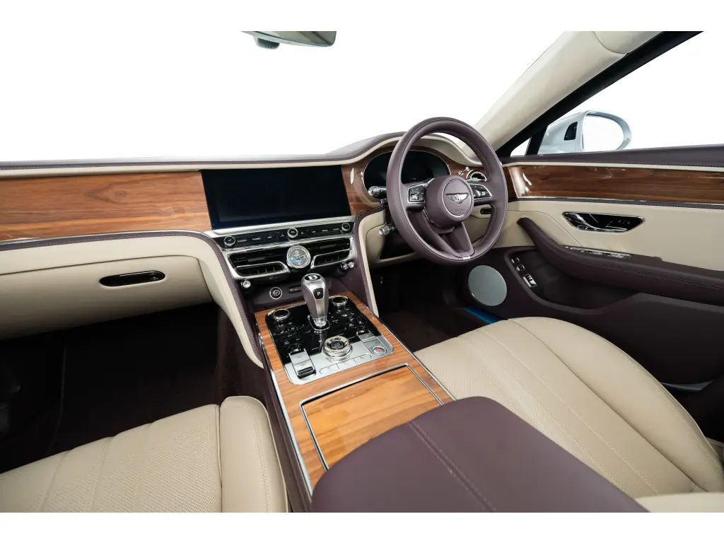 Image for 2026 Flying Spur V8 Hybrid at position 2