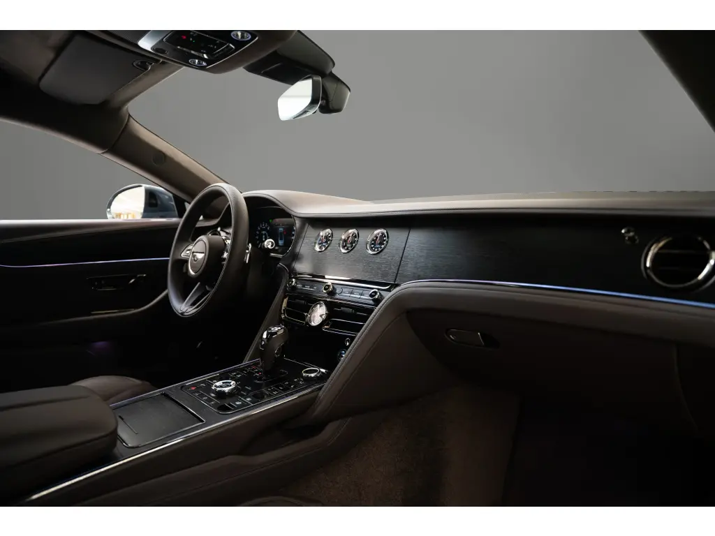 Image for 2026 Flying Spur V8 Hybrid at position 2