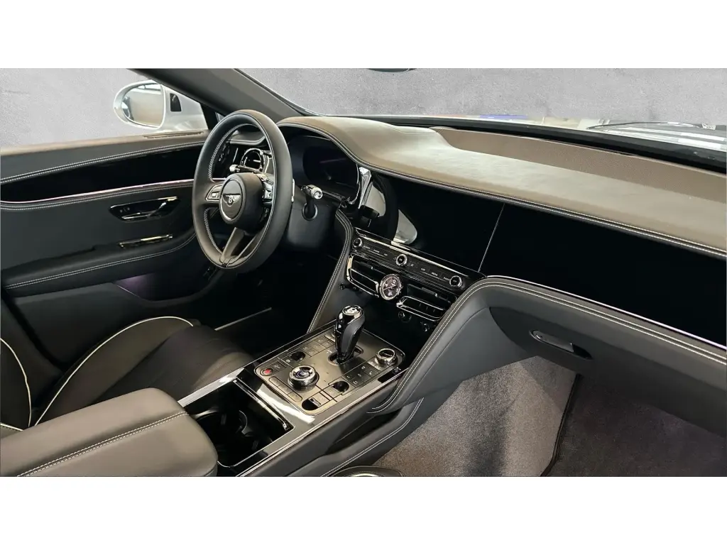 Image for 2026 Flying Spur V8 Hybrid at position 2